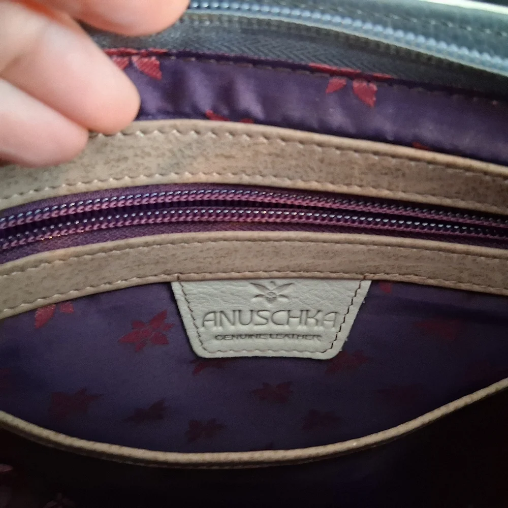 Anuschka Hand-painted Grey Leather Shoulder Bag Lion Flowers - Picture 8 of 17